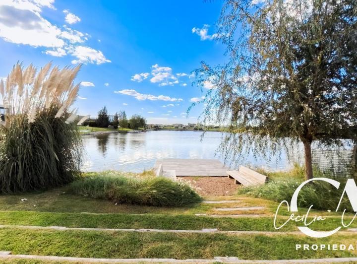 Casa · 229m² · 5 Ambientes · 2 Cocheras