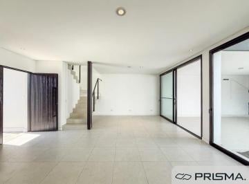Casa de 3 ambientes, Córdoba · Housing - 3 Dorm + Escritorio - Villa Belgrano