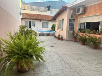 Casa · 210m² · 5 Ambientes · 3 Cocheras · Venta Velez Sarfield/ Floresta Casa 5 Amb - Pileta - Quincho - Garage