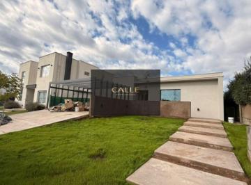 Casa de 5 ambientes, Luján de Cuyo · Casa en Venta C/ Cochera en Luján de Cuyo