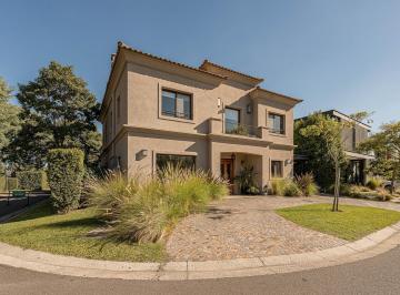 Casa · 263m² · 5 Dormitorios · 3 Cocheras · 4 Dorm. en Suite | Pileta | Barrio Cerrado Los Patricios – San Isidro