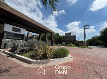 Casa · 130m² · 4 Ambientes · 2 Cocheras · Duplex 2 Dorm. en Alquiler Alto Warcalde