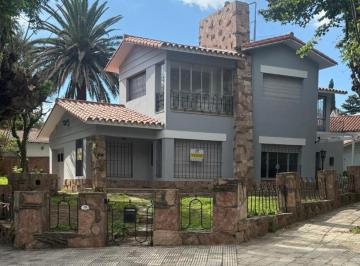 Casa · 245m² · 6 Ambientes · 1 Cochera · Chalet en Venta en Barrrio Jardin Mla Falda