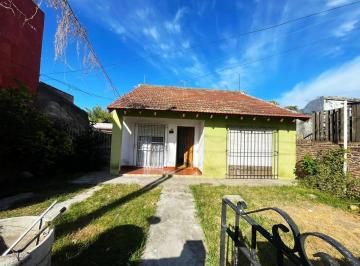 Casa · 75m² · 3 Ambientes · Casa de Tres Ambientes con Amplio Patio en Venta en Quilmes Oeste