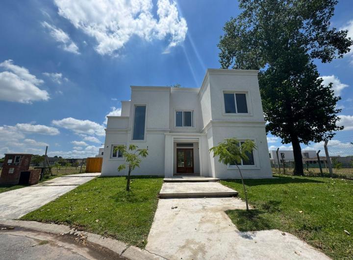 Casa · 188m² · 5 Ambientes · 2 Cocheras
