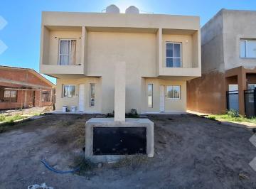 PH · 97m² · 3 Ambientes · 1 Cochera · En Venta | Duplex de 2 Dorm. | Barrio Los Cerezos II | Plottier