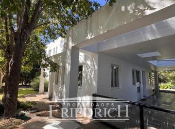 Casa · 160m² · 4 Ambientes · 5 Cocheras · Casa en Venta Banco Provincia