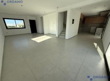 Casa · 180m² · 6 Ambientes · 2 Cocheras · Casa en Docta Urbanizacion