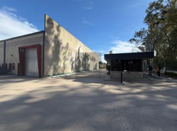 Oficina comercial · 200m² · 2 Ambientes · 2 Cocheras · Deposito en Parque Industrial Nogalis en Exaltación de La Cruz
