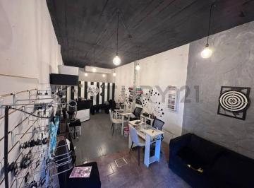 Local comercial · 130m² · 3 Ambientes · 1 Cochera · Venta Local Comercial con Oficina y Galpon Cochera en Hurlingham