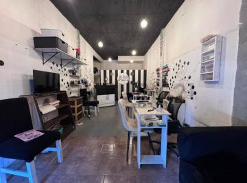 Local comercial · 130m² · 3 Ambientes · 1 Cochera · Venta Local Comercial con Oficina y Galpon Cochera en Hurlingham
