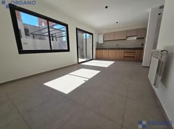 Casa · 90m² · 4 Ambientes · Duplex 2 Dorm. en Docta Urbanizacion