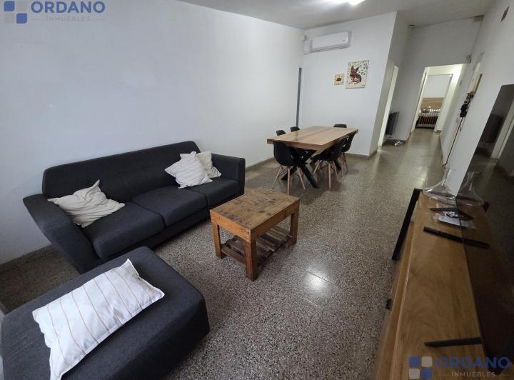 Casa · 130m² · 5 Ambientes · 2 Cocheras