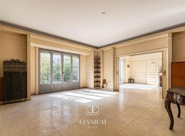 Departamento · 220m² · 4 Ambientes · 1 Cochera · Venta de Departamento de Categoría en Recoleta, Muy Luminoso, con Balcón, Baulera y Cochera