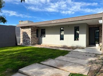 Casa de 5 ambientes, Russell · Casa a Estrenar en B° Portal Andino