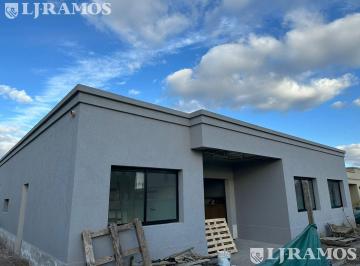 Casa · 176m² · 5 Ambientes · 1 Cochera · Casa en Venta a Estrenar Canton Norte Pg