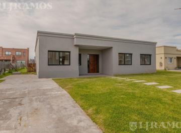 Casa · 176m² · 5 Ambientes · 1 Cochera · Casa en Venta a Estrenar Canton Norte Pg