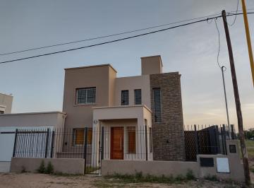 Casa · 130m² · 5 Ambientes · 2 Cocheras · Alquilo Casa en Colonia Tirolesa (Tierra Colonial 1) 2 Dor