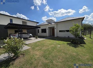 Casa · 186m² · 4 Ambientes · 2 Cocheras · Casa en Siete Soles