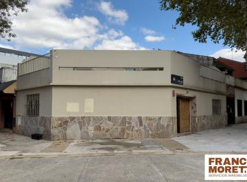 Casa · 90m² · 3 Ambientes · Casa en Esquina con Terraza y Garage con Posibilidad de Edificar en Saavedra