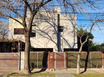Casa · 229ha · 5 Ambientes · 1 Cochera · Venta de Casa 4 Dorm. en Parque Field - Rosario