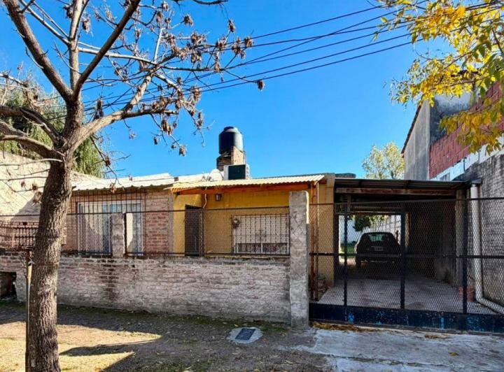 Casa · 80m² · 4 Ambientes · 2 Cocheras