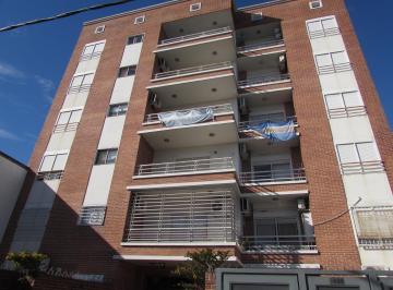 Departamento · 58m² · 3 Ambientes · 1 Cochera · Dpto 3 Amb. Al Fte Planta Baja con Patio