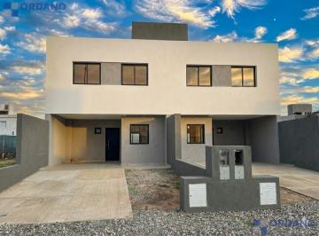 Casa · 130m² · 5 Ambientes · 2 Cocheras · Casa en Docta Urbanizacion