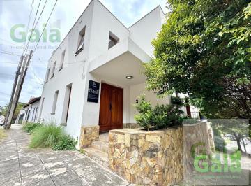 Casa · 241m² · 4 Ambientes · 2 Cocheras · Casa en Venta Tres Cerritos Zona Sporting