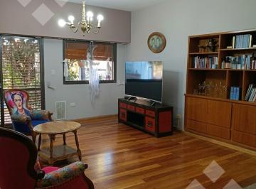 Casa · 496m² · 5 Ambientes · 2 Cocheras · Venta Casa en Barrio Santa Genoveva - Calle Islas Malvinas 1400