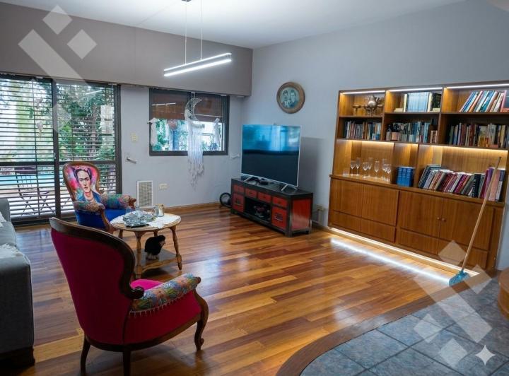 Casa · 496m² · 5 Ambientes · 2 Cocheras