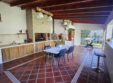 Casa · 206m² · 5 Ambientes · 5 Cocheras · Venta Casa 5 Ambientes Lomas de Zamora