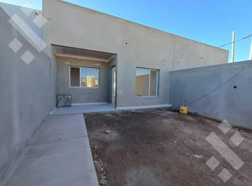 Casa · 60m² · 2 Ambientes · 1 Cochera · Venta: Casa en Pozo - B° Venecia - Plottier