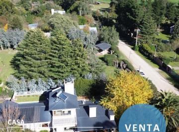 Casa · 237m² · 4 Ambientes · 1 Cochera · Casa en Tandil