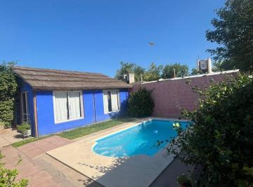 Casa · 115m² · 5 Ambientes · Venta Casa 3 Dorm. con Quincho y Pileta