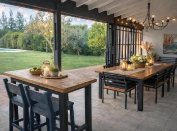Casa · 200m² · 5 Ambientes · Casa 4 Dorm Lote 1400 m² en Santa Teresa Apto Credito