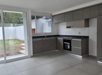Casa · 139m² · 5 Ambientes · 2 Cocheras · Casa Alquiler en Housing Las Veras Duplex de 3 Dorm. 2 Baños con Patio Valle Escondido