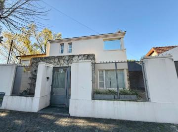 Casa de 4 ambientes, Ituzaingó · Casa en Venta con 3 Dorm., Jardín y Pileta en Ituzaingó Norte