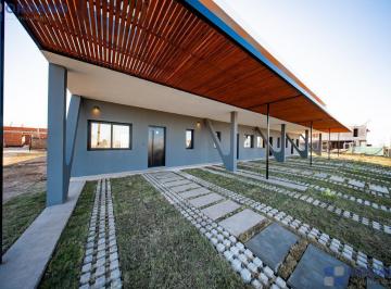 Casa · 98m² · 5 Ambientes · 1 Cochera · Duplex en Campos de Manantiales