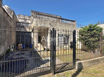 Casa de 4 ambientes, Morón · Venta Amplia Casa 4 Ambientes en Haedo Sur.