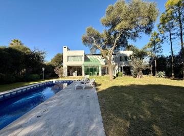 Casa · 520m² · 12 Ambientes · 3 Cocheras · Recibe Menor - 520 m Cubiertos - 3 Dorm. - Lomas de La Carolina