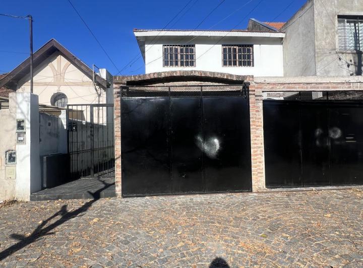 Casa · 5 Ambientes · 1 Cochera