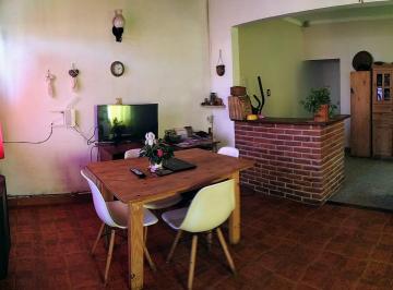 Casa · 83m² · 3 Ambientes · 1 Cochera · Casa 3 Ambientes con Cochera Apta Crédito en Venta en Bosque Grande