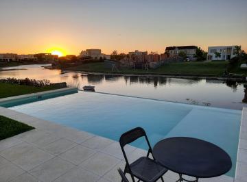 Casa · 180m² · 5 Ambientes · 4 Cocheras · Venta Casa Al Agua en Barrio Vistas, Puertos del Lago
