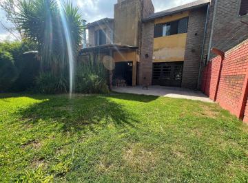 Casa · 148m² · 4 Ambientes · 2 Cocheras · Venta Casa 3 Dorm. en Fisherton con Patio Verde, Cochera y Apto Credito
