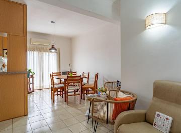 Casa · 217m² · 7 Ambientes · 1 Cochera · Casa a La Venta en Barrio Belgrano 3 Dorm. con Patio Terraza y Local