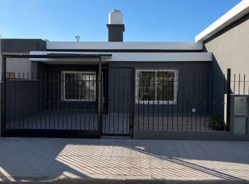 Casa · 72m² · 2 Dormitorios · 1 Cochera · Casa - Corral de Palos
