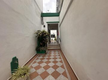 PH · 33m² · 2 Ambientes · PH en Flores