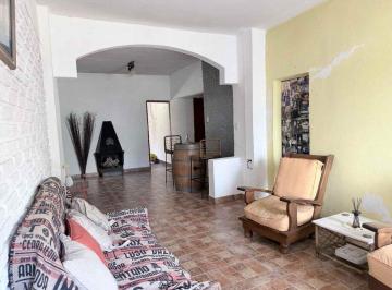 Casa · 120m² · 4 Ambientes · 1 Cochera · Alquiler Casa Lote Propio. Cochera. San Justo