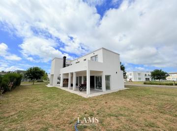 Casa · 185m² · 5 Ambientes · Venta - Casa 5 Ambientes - Rumenco Joven - Acepta Permuta